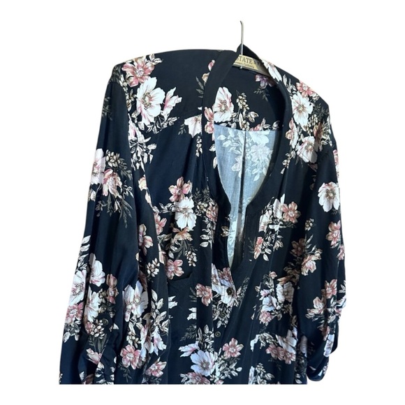 Torrid Size 5 Black Vintage Floral Y-neck shirt - Picture 11 of 12